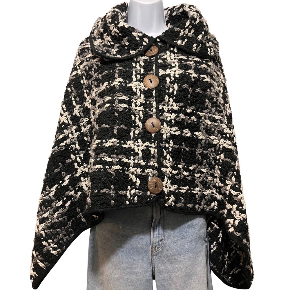 Fashion by Mirabeau Black White Plaid Knit‎ Poncho Cape Wrap Button Front